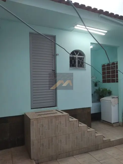 Casa com 2 quartos à venda, 320m2 em Centro, Duque De Caxias - RJ - imagem 4 Foto 4 de Casa com 2 quartos à venda, 320m2 em Centro, Duque De Caxias - RJ