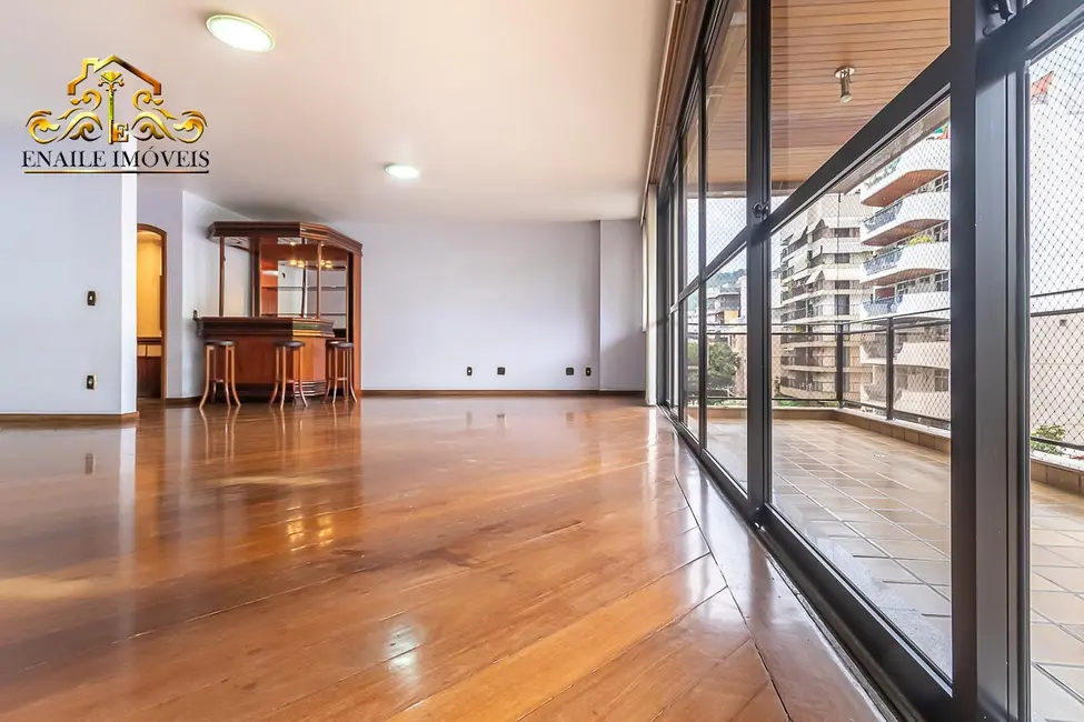 Apartamento com 4 quartos à venda, 220m2 em Tijuca, Rio De Janeiro - RJ - imagem 8 Foto 8 de Apartamento com 4 quartos à venda, 220m2 em Tijuca, Rio De Janeiro - RJ