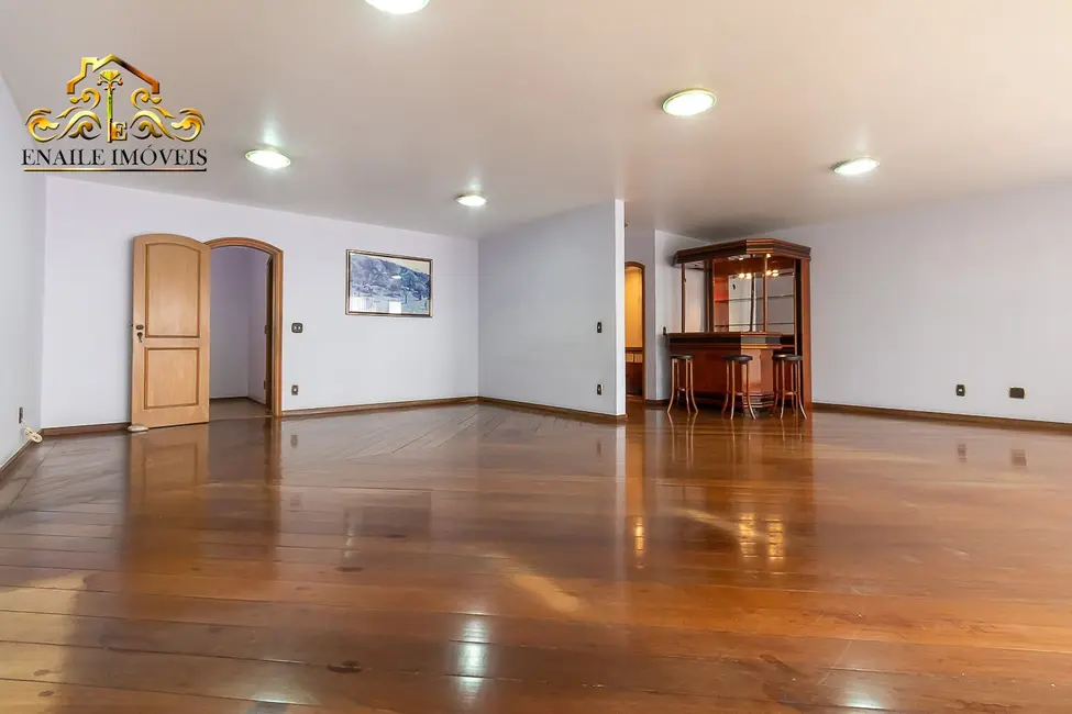 Apartamento com 4 quartos à venda, 220m2 em Tijuca, Rio De Janeiro - RJ - imagem 5 Foto 5 de Apartamento com 4 quartos à venda, 220m2 em Tijuca, Rio De Janeiro - RJ