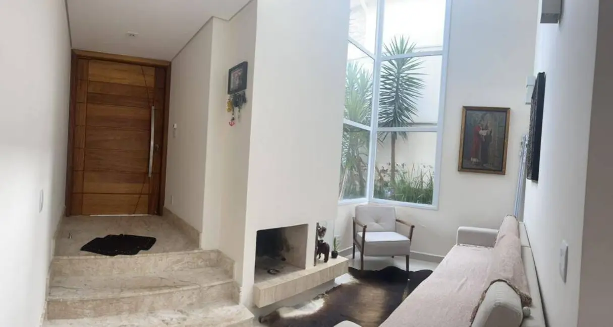 Foto 2 de Casa com 3 quartos à venda, 243m2 em Roncáglia, Valinhos - SP