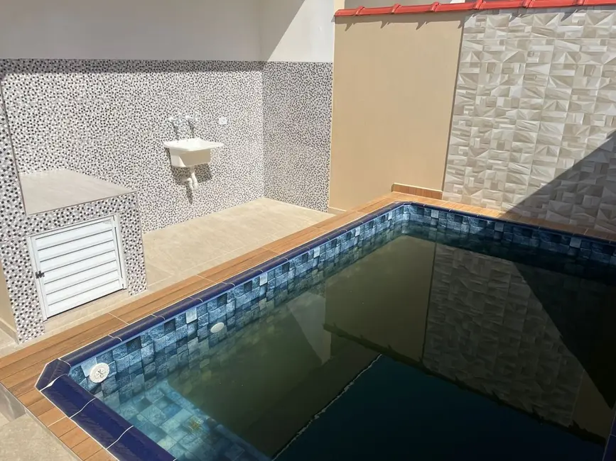 Foto 2 de Casa com 2 quartos à venda, 56m2 em Itanhaem - SP