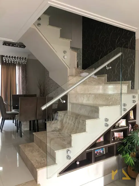 Sobrado com 3 quartos à venda, 166m2 em Atuba, Curitiba - PR - imagem 4 Foto 4 de Sobrado com 3 quartos à venda, 166m2 em Atuba, Curitiba - PR