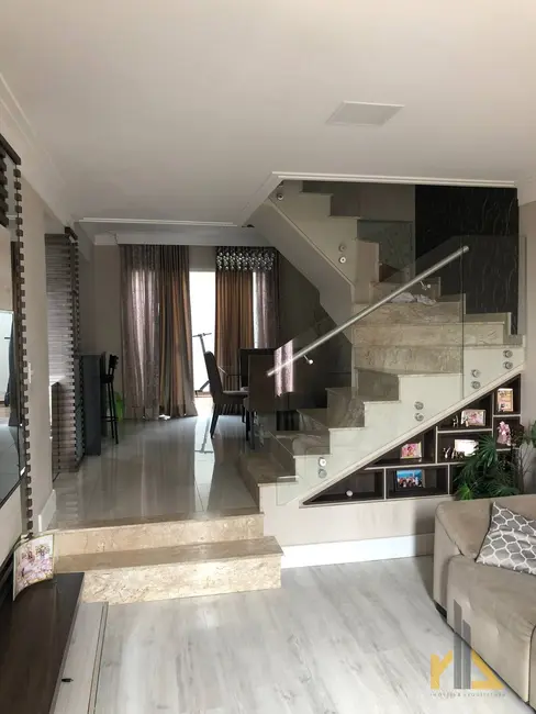 Sobrado com 3 quartos à venda, 166m2 em Atuba, Curitiba - PR - imagem 8 Foto 8 de Sobrado com 3 quartos à venda, 166m2 em Atuba, Curitiba - PR