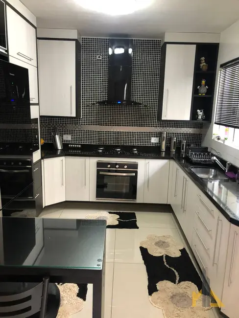 Sobrado com 3 quartos à venda, 166m2 em Atuba, Curitiba - PR - imagem 5 Foto 5 de Sobrado com 3 quartos à venda, 166m2 em Atuba, Curitiba - PR