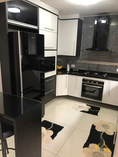 Sobrado com 3 quartos à venda, 166m2 em Atuba, Curitiba - PR - imagem 6 Foto 6 de Sobrado com 3 quartos à venda, 166m2 em Atuba, Curitiba - PR