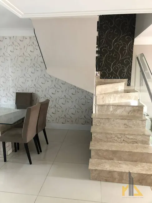 Sobrado com 3 quartos à venda, 166m2 em Atuba, Curitiba - PR - imagem 9 Foto 9 de Sobrado com 3 quartos à venda, 166m2 em Atuba, Curitiba - PR