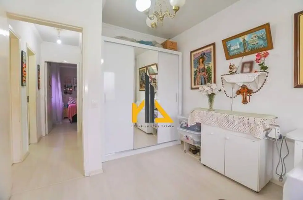 Sobrado com 3 quartos à venda, 134m2 em Fanny, Curitiba - PR - imagem 4 Foto 4 de Sobrado com 3 quartos à venda, 134m2 em Fanny, Curitiba - PR