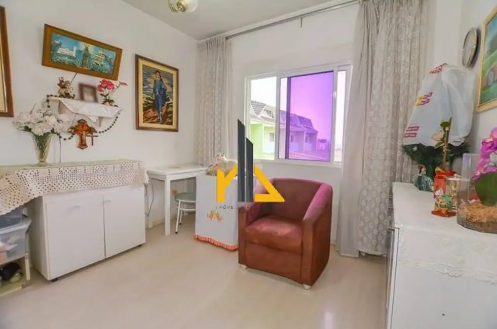 Sobrado com 3 quartos à venda, 134m2 em Fanny, Curitiba - PR - imagem 3 Foto 3 de Sobrado com 3 quartos à venda, 134m2 em Fanny, Curitiba - PR