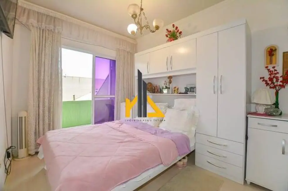 Sobrado com 3 quartos à venda, 134m2 em Fanny, Curitiba - PR - imagem 8 Foto 8 de Sobrado com 3 quartos à venda, 134m2 em Fanny, Curitiba - PR