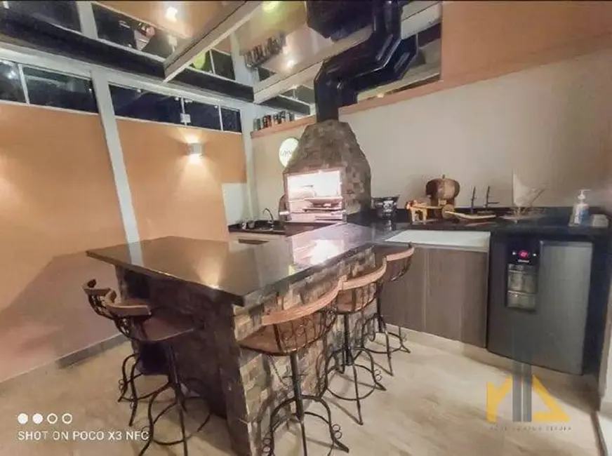 Foto 2 de Casa com 3 quartos à venda, 150m2 em Água Verde, Curitiba - PR