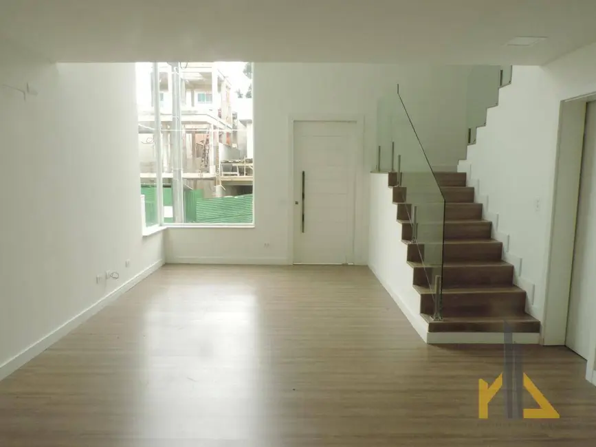 Casa com 3 quartos à venda, 240m2 em Pilarzinho, Curitiba - PR - imagem 4 Foto 4 de Casa com 3 quartos à venda, 240m2 em Pilarzinho, Curitiba - PR