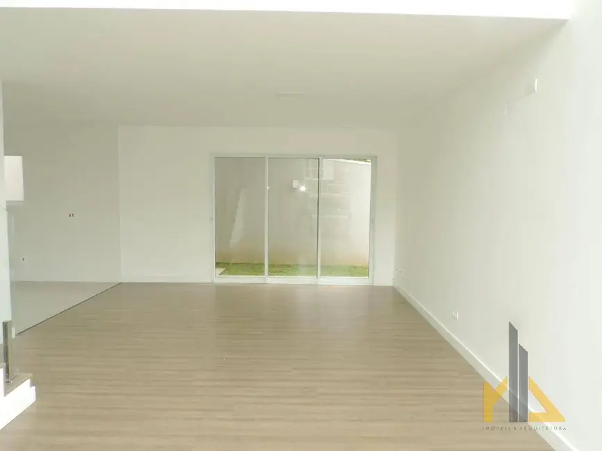Casa com 3 quartos à venda, 240m2 em Pilarzinho, Curitiba - PR - imagem 3 Foto 3 de Casa com 3 quartos à venda, 240m2 em Pilarzinho, Curitiba - PR