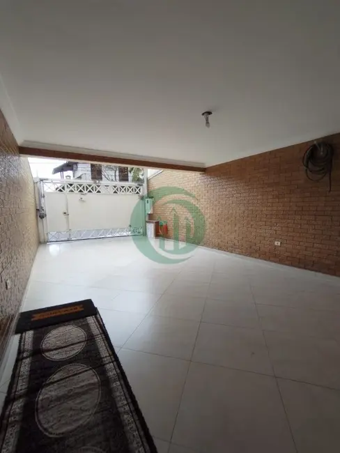 Casa com 3 quartos à venda, 176m2 em Vila Cecília Maria, Santo Andre - SP - imagem 3 Foto 3 de Casa com 3 quartos à venda, 176m2 em Vila Cecília Maria, Santo Andre - SP