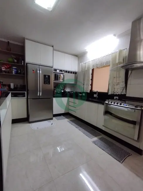 Casa com 3 quartos à venda, 176m2 em Vila Cecília Maria, Santo Andre - SP - imagem 8 Foto 8 de Casa com 3 quartos à venda, 176m2 em Vila Cecília Maria, Santo Andre - SP