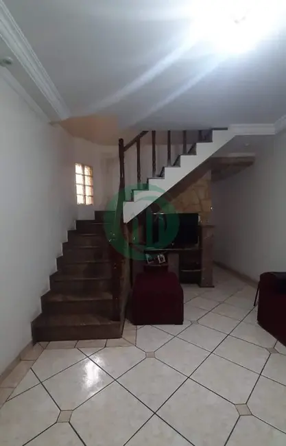 Casa com 3 quartos à venda, 156m2 em Jardim Rina, Santo Andre - SP - imagem 3 Foto 3 de Casa com 3 quartos à venda, 156m2 em Jardim Rina, Santo Andre - SP