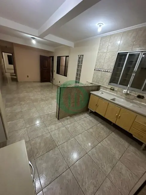 Foto 1 de Casa com 2 quartos para alugar, 70m2 em Parque Gerassi, Santo Andre - SP