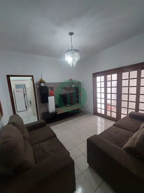 Foto 2 de Casa com 2 quartos para alugar, 228m2 em Vila Eldízia, Santo Andre - SP