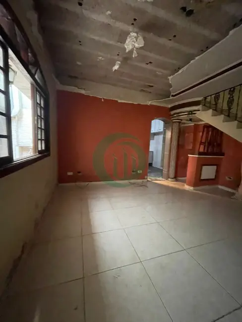 Foto 2 de Casa com 2 quartos para alugar, 150m2 em Jardim do Estádio, Santo Andre - SP