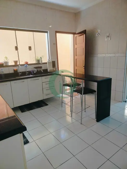Foto 6 de Casa com 3 quartos à venda, 212m2 em Vila Helena, Santo Andre - SP
