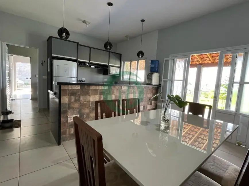 Chácara com 3 quartos à venda, 180m2 em Dona Catarina, Mairinque - SP - imagem 3 Foto 3 de Chácara com 3 quartos à venda, 180m2 em Dona Catarina, Mairinque - SP