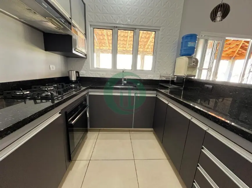 Chácara com 3 quartos à venda, 180m2 em Dona Catarina, Mairinque - SP - imagem 6 Foto 6 de Chácara com 3 quartos à venda, 180m2 em Dona Catarina, Mairinque - SP