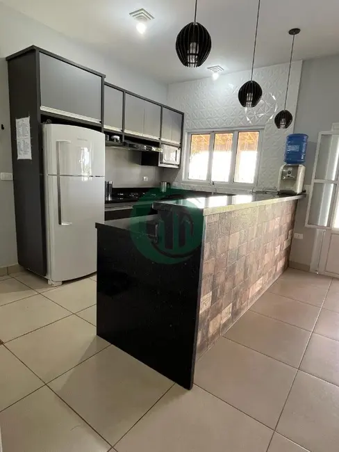 Chácara com 3 quartos à venda, 180m2 em Dona Catarina, Mairinque - SP - imagem 5 Foto 5 de Chácara com 3 quartos à venda, 180m2 em Dona Catarina, Mairinque - SP