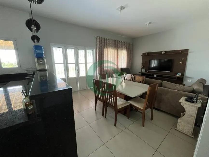 Chácara com 3 quartos à venda, 180m2 em Dona Catarina, Mairinque - SP - imagem 2 Foto 2 de Chácara com 3 quartos à venda, 180m2 em Dona Catarina, Mairinque - SP