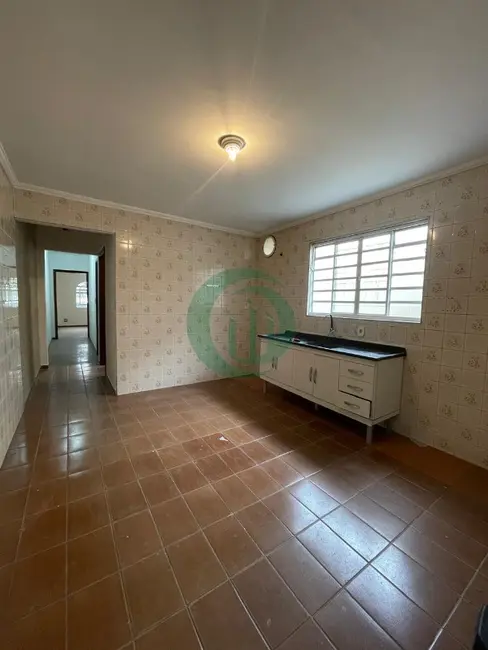 Casa com 2 quartos para alugar, 130m2 em Vila Pires, Santo Andre - SP - imagem 2 Foto 2 de Casa com 2 quartos para alugar, 130m2 em Vila Pires, Santo Andre - SP