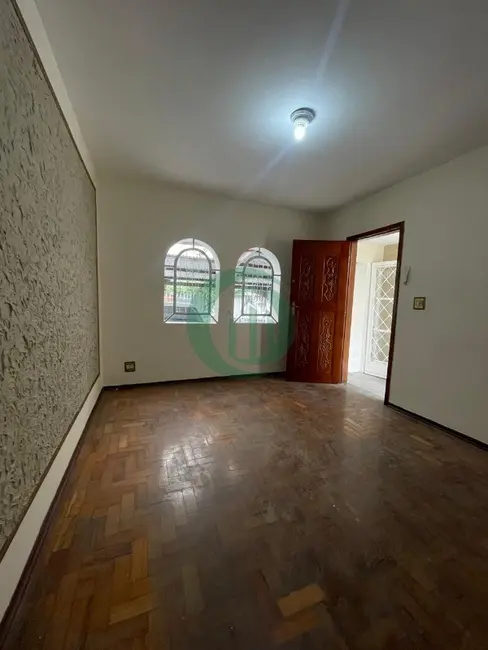 Casa com 2 quartos para alugar, 130m2 em Vila Pires, Santo Andre - SP - imagem 1 Foto 1 de Casa com 2 quartos para alugar, 130m2 em Vila Pires, Santo Andre - SP