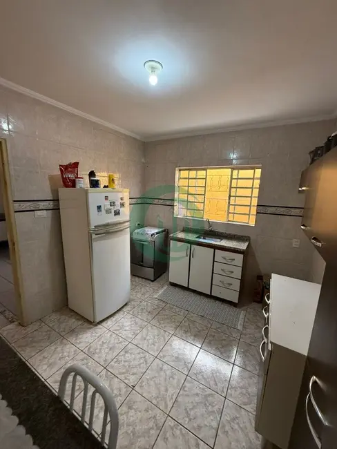 Casa com 2 quartos à venda, 115m2 em Jardim Cristiane, Santo Andre - SP - imagem 3 Foto 3 de Casa com 2 quartos à venda, 115m2 em Jardim Cristiane, Santo Andre - SP