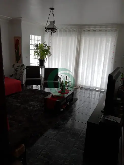 Casa com 2 quartos à venda, 209m2 em Vila Luzita, Santo Andre - SP - imagem 2 Foto 2 de Casa com 2 quartos à venda, 209m2 em Vila Luzita, Santo Andre - SP