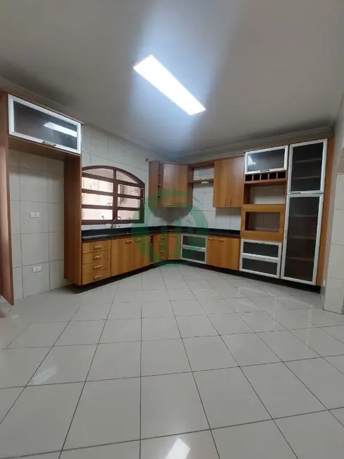 Foto 1 de Casa com 4 quartos para alugar, 240m2 em Vila Luzita, Santo Andre - SP