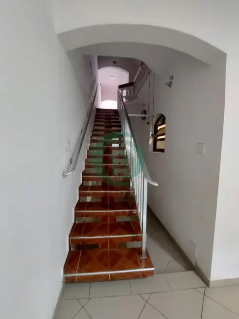 Foto 4 de Casa com 4 quartos para alugar, 240m2 em Vila Luzita, Santo Andre - SP