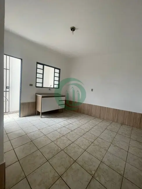 Foto 1 de Casa com 1 quarto para alugar, 35m2 em Parque Gerassi, Santo Andre - SP