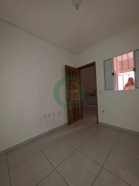 Foto 2 de Casa com 2 quartos para alugar, 70m2 em Jardim do Estádio, Santo Andre - SP
