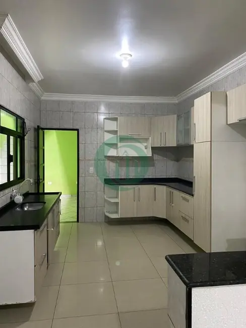 Casa com 3 quartos para alugar, 130m2 em Montanhão, Sao Bernardo Do Campo - SP - imagem 2 Foto 2 de Casa com 3 quartos para alugar, 130m2 em Montanhão, Sao Bernardo Do Campo - SP