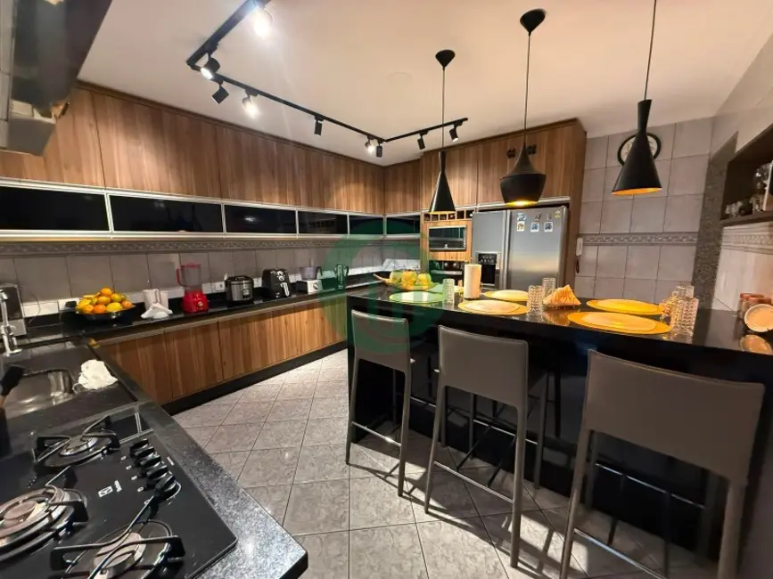 Casa com 5 quartos à venda, 384m2 em Vila Guaraciaba, Santo Andre - SP - imagem 1 Foto 1 de Casa com 5 quartos à venda, 384m2 em Vila Guaraciaba, Santo Andre - SP