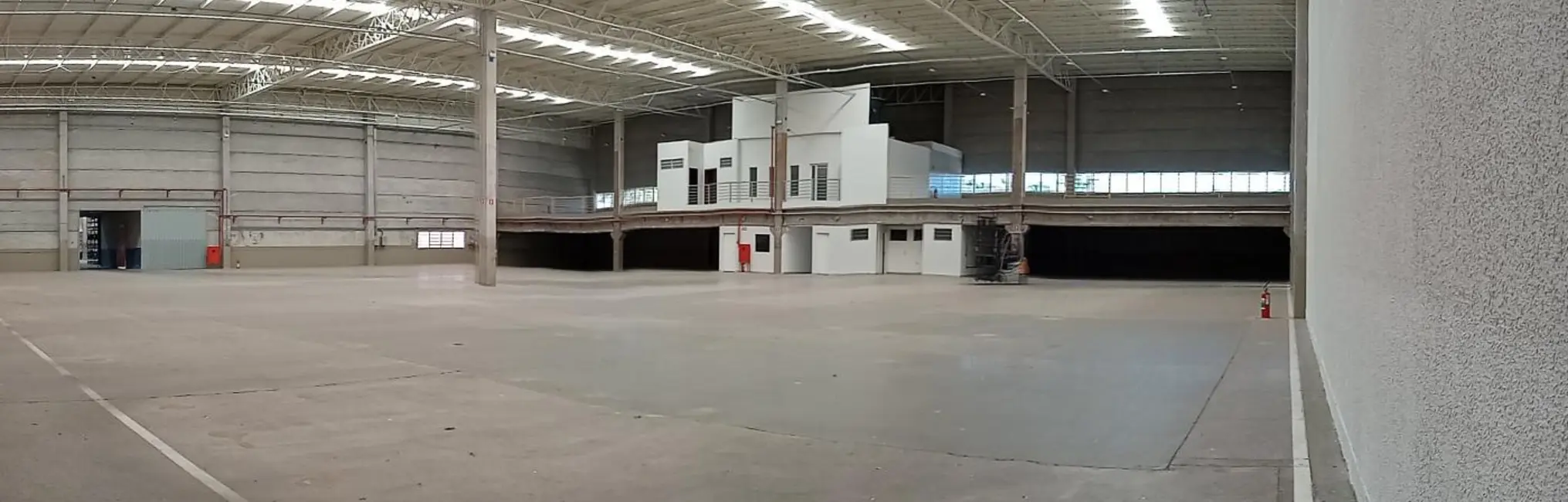 Armazém / Galpão para alugar, 2459m2 em Atibaia - SP - imagem 3 Foto 3 de Armazém / Galpão para alugar, 2459m2 em Atibaia - SP