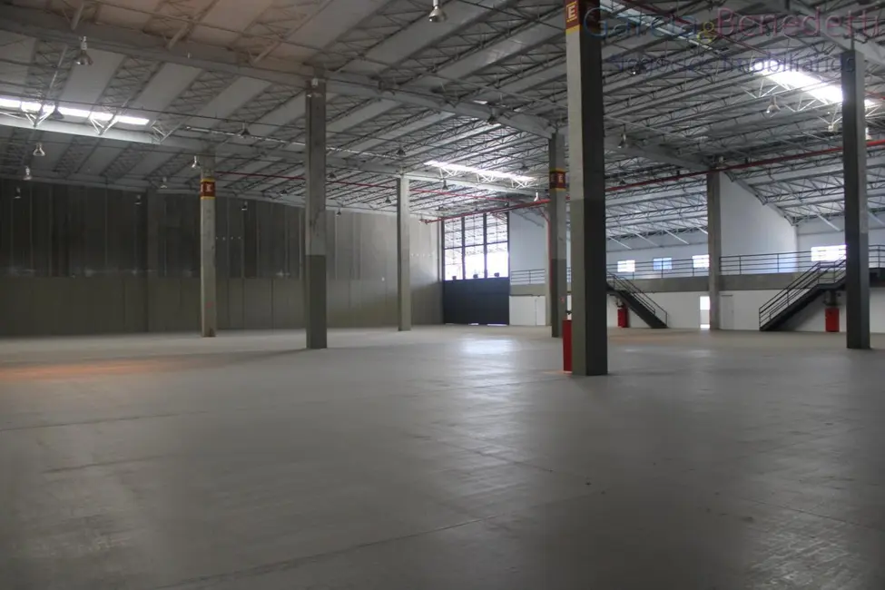 Foto 2 de Armazém / Galpão para alugar, 2700m2 em Jundiai - SP