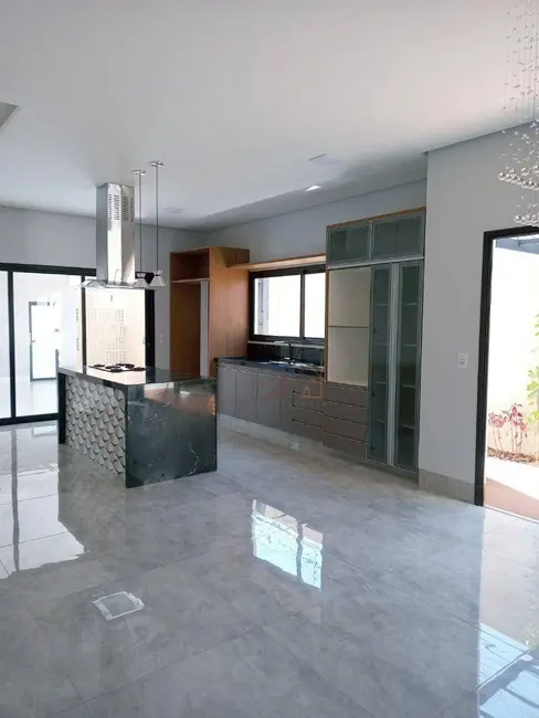 Casa com 3 quartos à venda, 352m2 em Residencial Interlagos, Rio Verde - GO - imagem 7 Foto 7 de Casa com 3 quartos à venda, 352m2 em Residencial Interlagos, Rio Verde - GO