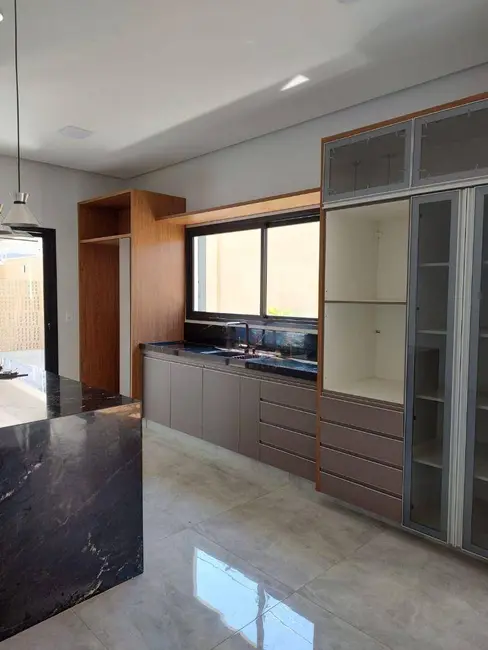 Casa com 3 quartos à venda, 352m2 em Residencial Interlagos, Rio Verde - GO - imagem 4 Foto 4 de Casa com 3 quartos à venda, 352m2 em Residencial Interlagos, Rio Verde - GO