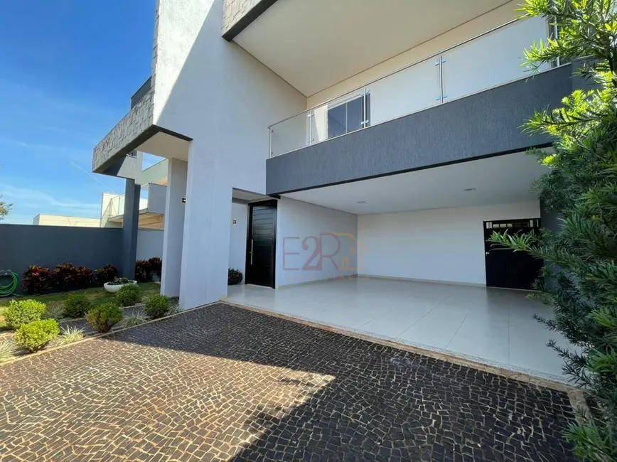 Foto 1 de Sobrado com 3 quartos à venda, 360m2 em Residencial Interlagos, Rio Verde - GO