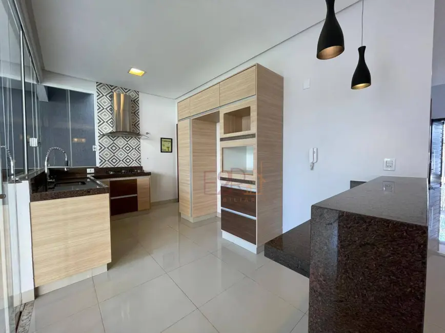 Foto 3 de Sobrado com 3 quartos à venda, 360m2 em Residencial Interlagos, Rio Verde - GO