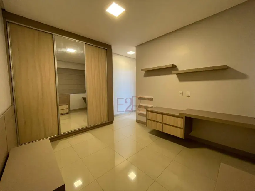 Foto 5 de Sobrado com 3 quartos à venda, 360m2 em Residencial Interlagos, Rio Verde - GO