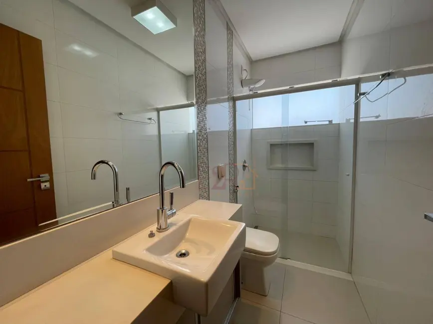 Foto 8 de Sobrado com 3 quartos à venda, 360m2 em Residencial Interlagos, Rio Verde - GO