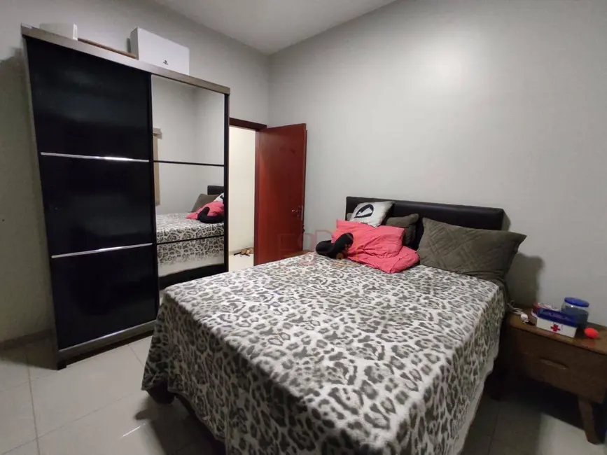 Casa com 5 quartos à venda, 360m2 em Residencial Interlagos, Rio Verde - GO - imagem 4 Foto 4 de Casa com 5 quartos à venda, 360m2 em Residencial Interlagos, Rio Verde - GO