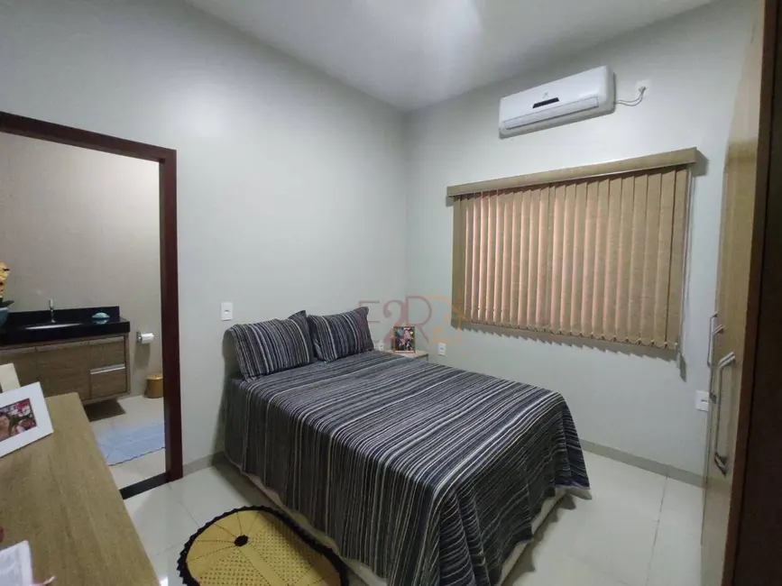 Casa com 5 quartos à venda, 360m2 em Residencial Interlagos, Rio Verde - GO - imagem 6 Foto 6 de Casa com 5 quartos à venda, 360m2 em Residencial Interlagos, Rio Verde - GO