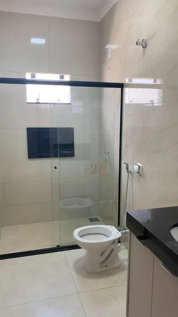Casa com 3 quartos à venda, 180m2 em Setor Universitário, Rio Verde - GO - imagem 8 Foto 8 de Casa com 3 quartos à venda, 180m2 em Setor Universitário, Rio Verde - GO