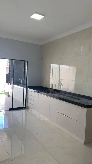 Casa com 3 quartos à venda, 180m2 em Setor Universitário, Rio Verde - GO - imagem 3 Foto 3 de Casa com 3 quartos à venda, 180m2 em Setor Universitário, Rio Verde - GO