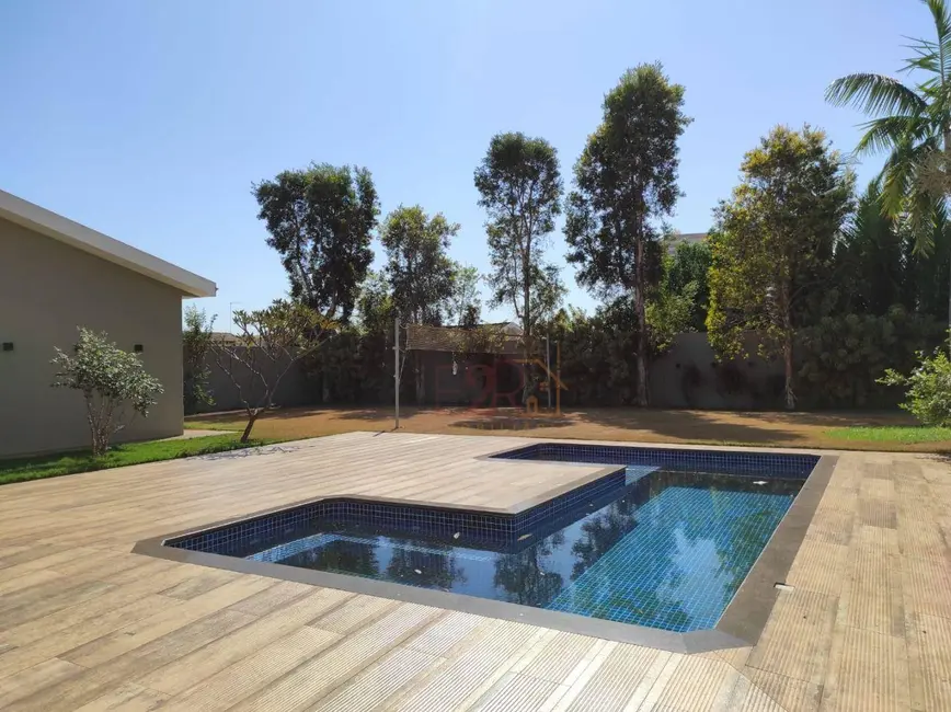 Casa com 3 quartos à venda, 900m2 em Residencial Araguaia, Rio Verde - GO - imagem 5 Foto 5 de Casa com 3 quartos à venda, 900m2 em Residencial Araguaia, Rio Verde - GO